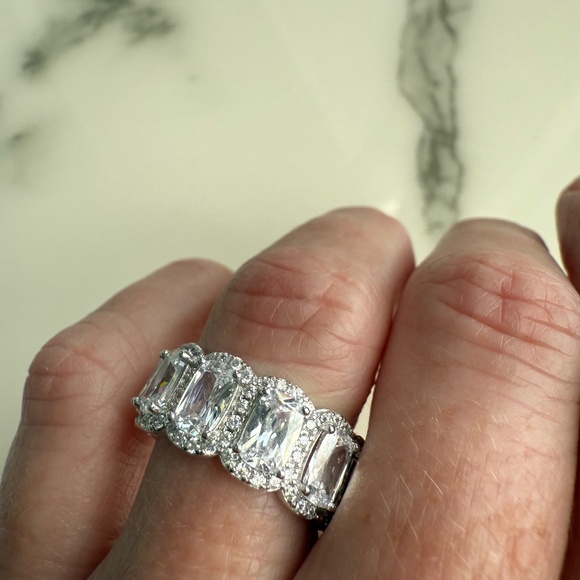 Diamond wedding band - Picture 3 of 4